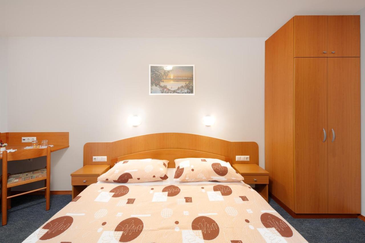 Rooms Sustersic Ljubljana Bagian luar foto