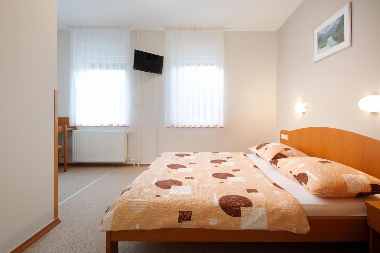 Rooms Sustersic Ljubljana Bagian luar foto