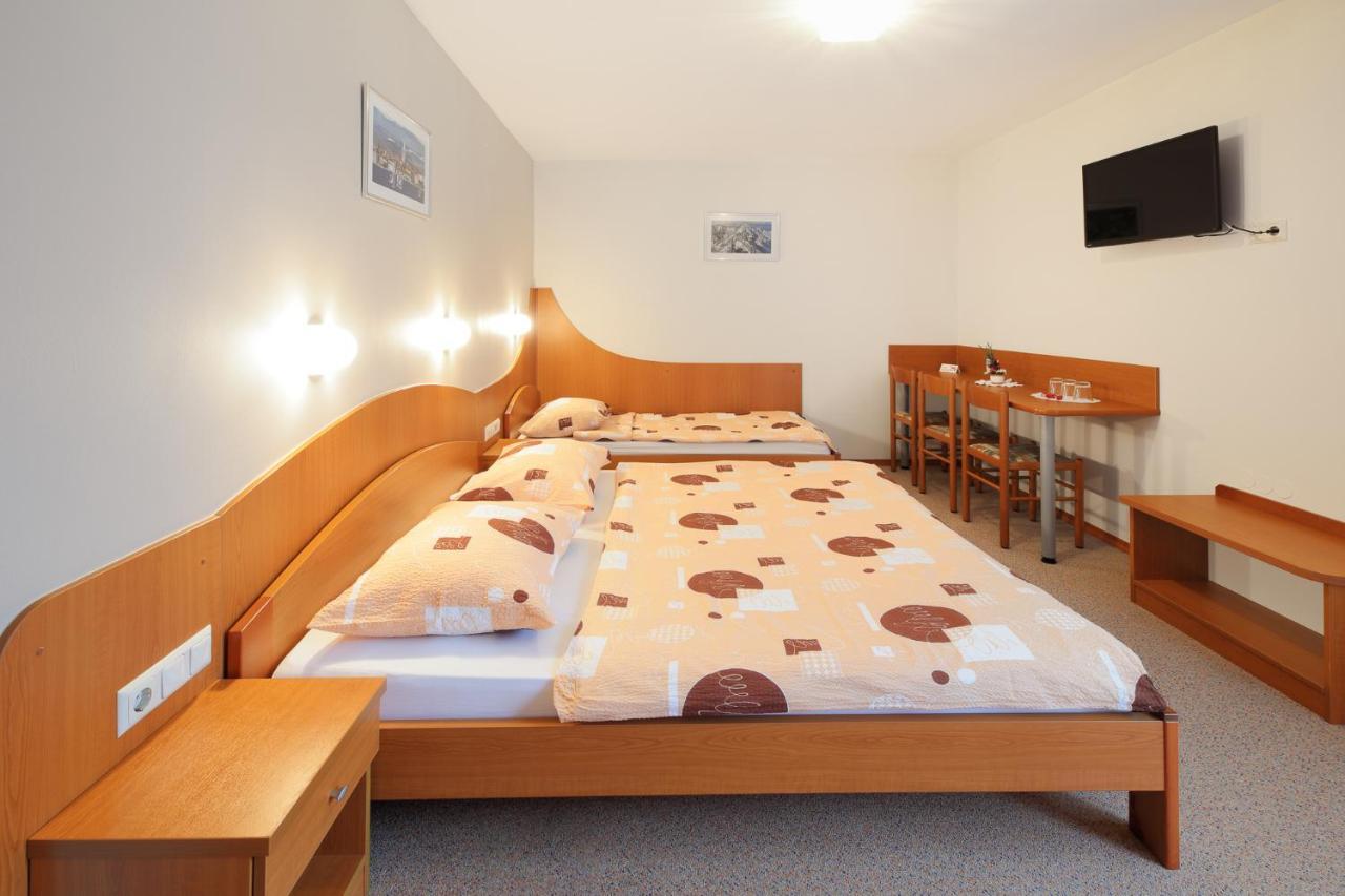 Rooms Sustersic Ljubljana Bagian luar foto