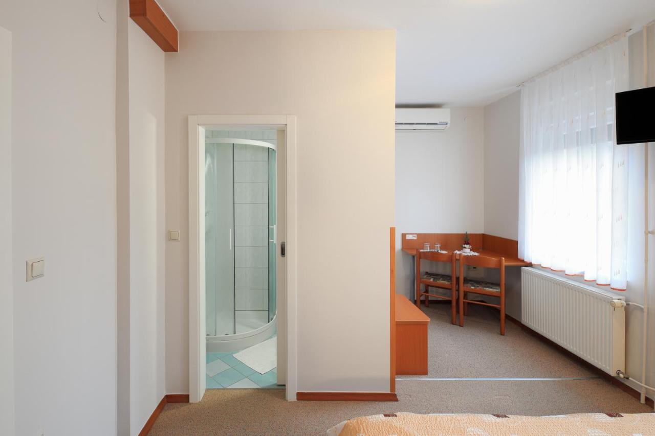 Rooms Sustersic Ljubljana Bagian luar foto