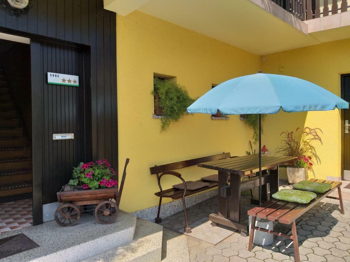 Rooms Sustersic Ljubljana Bagian luar foto